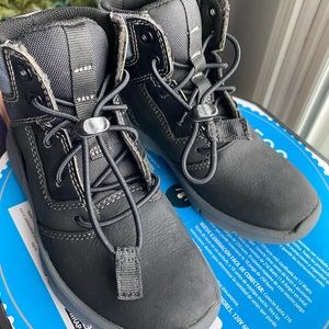 Timberland kids boots, worn a couple times but they dnt fit very clean